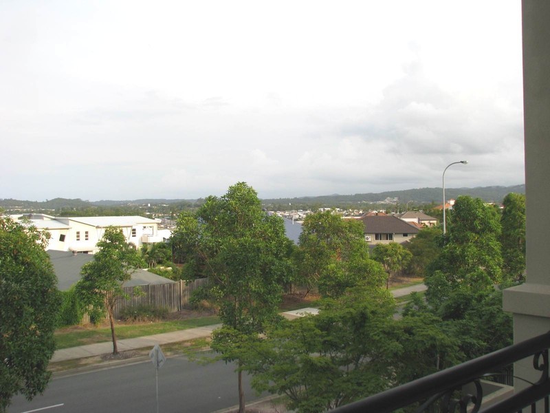 39/2 Geraldton Drive, Varsity Lakes QLD 4227