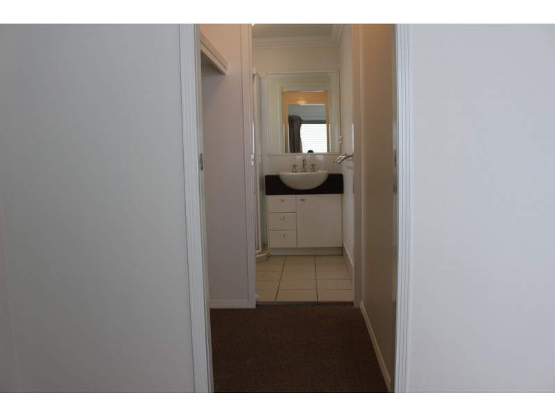 17 28 Belgrave Road, Indooroopilly QLD 4068