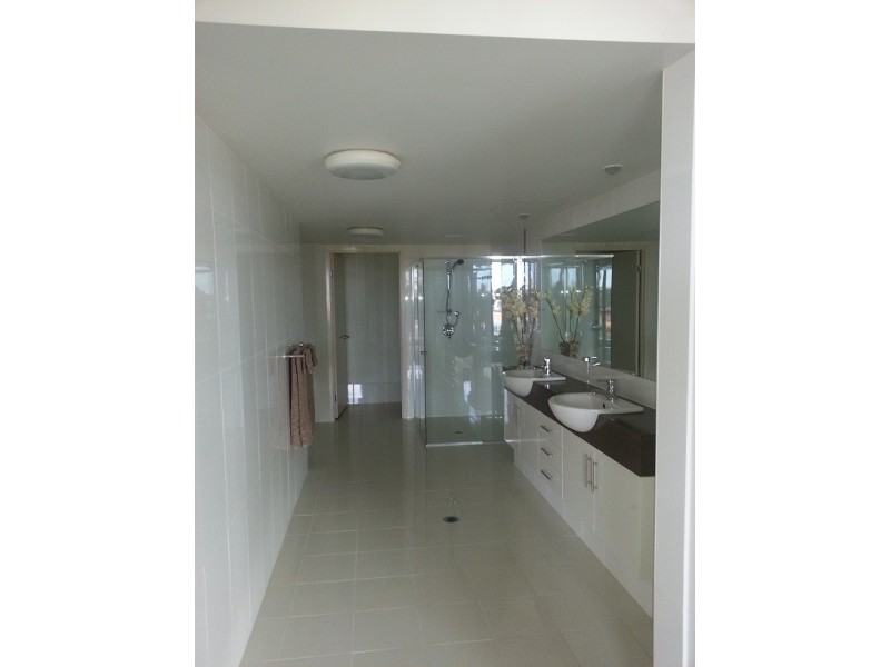 135E Shore Street West (Fully Furnished), Cleveland QLD 4163