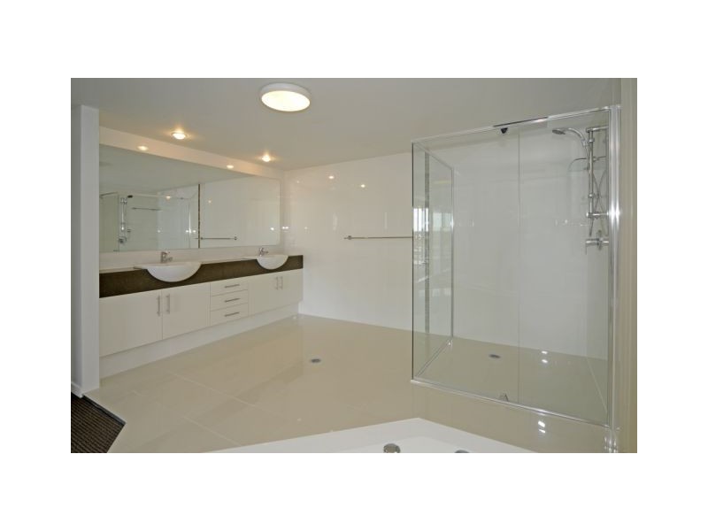 Q – 135 Shore Street West, Cleveland QLD 4163