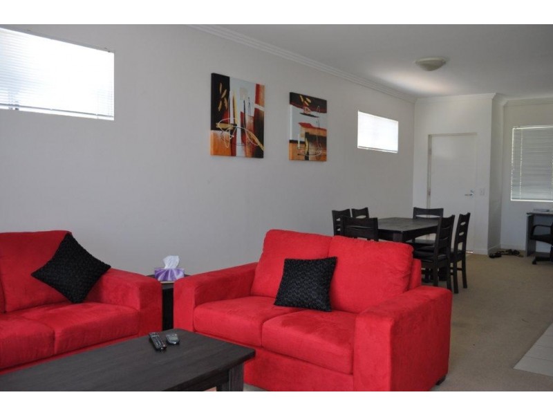 64/98 University Drive, Varsity Lakes QLD 4227