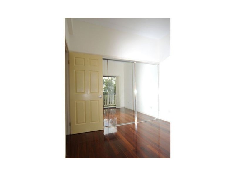 2/93 Scott Road, Herston QLD 4006