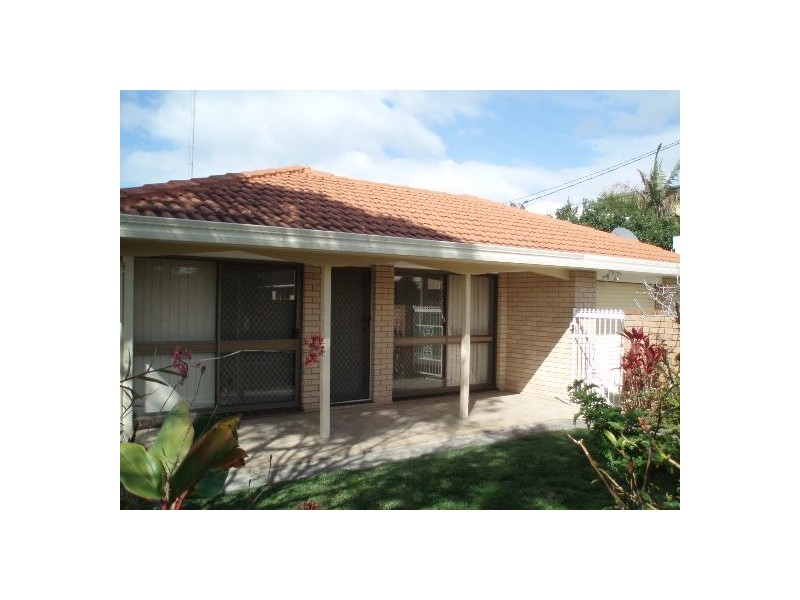 16 Plover Ave, Paradise Point QLD 4216