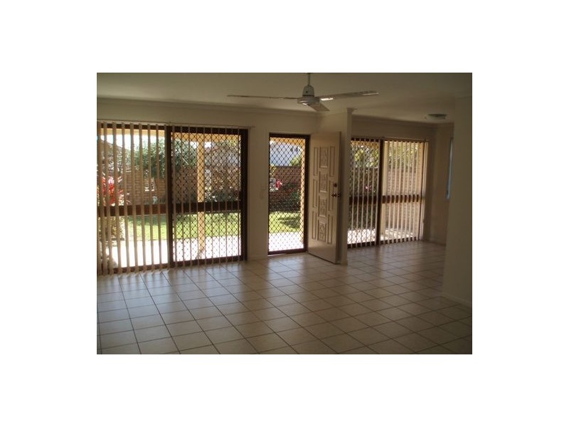 16 Plover Ave, Paradise Point QLD 4216