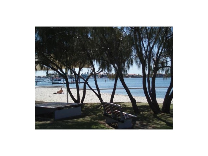 16 Plover Ave, Paradise Point QLD 4216