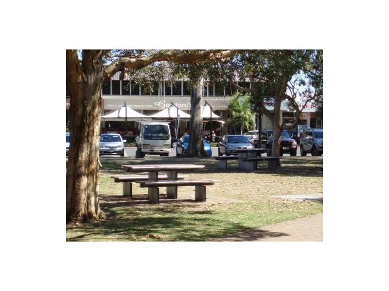 16 Plover Ave, Paradise Point QLD 4216