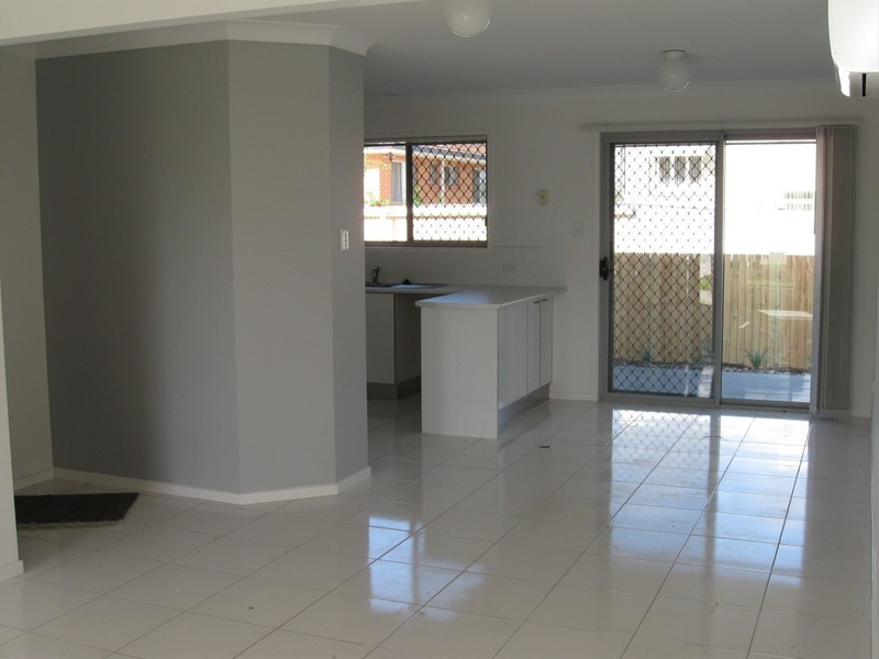 2/15 James Edward Street, Richlands QLD 4077