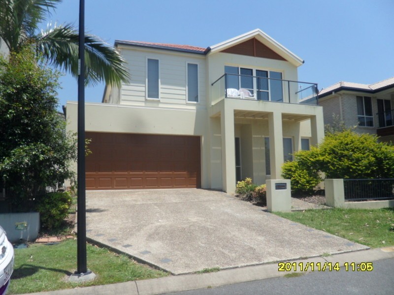 3 Moyenne Crescent, Varsity Lakes QLD 4227