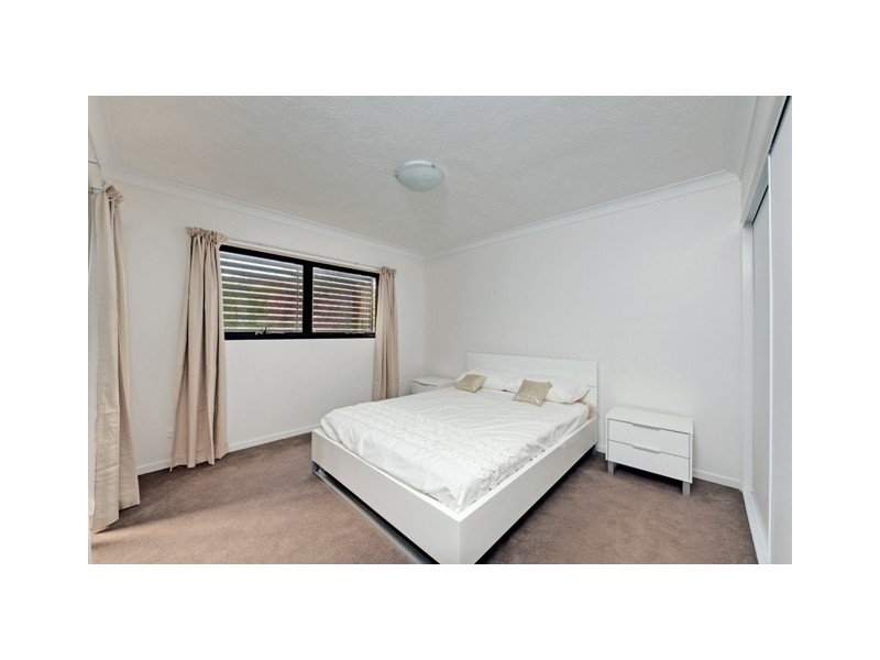 2/135 Cavendish, Coorparoo QLD 4151