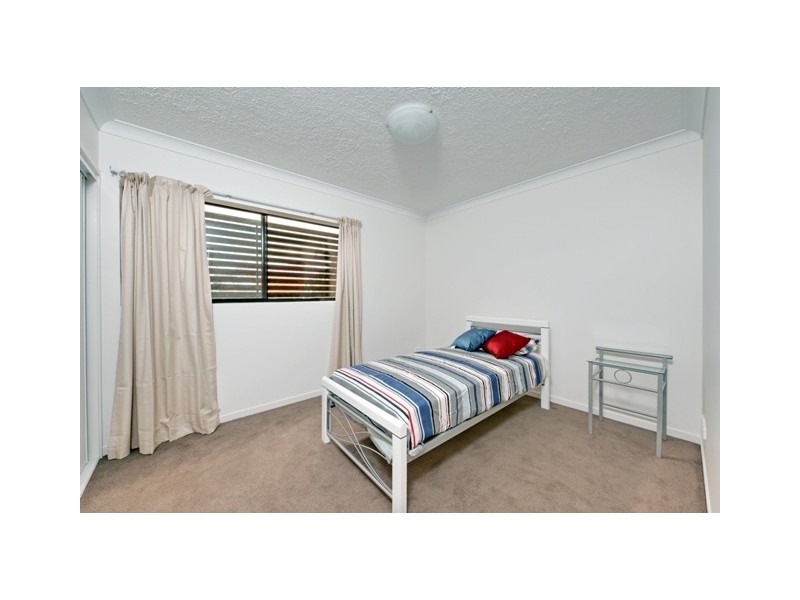 2/135 Cavendish, Coorparoo QLD 4151