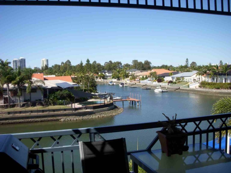 18/82 Limetree Parade, Runaway Bay QLD 4216