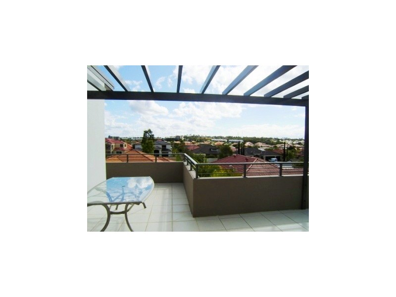 1 Acacia Court, Robina QLD 4226