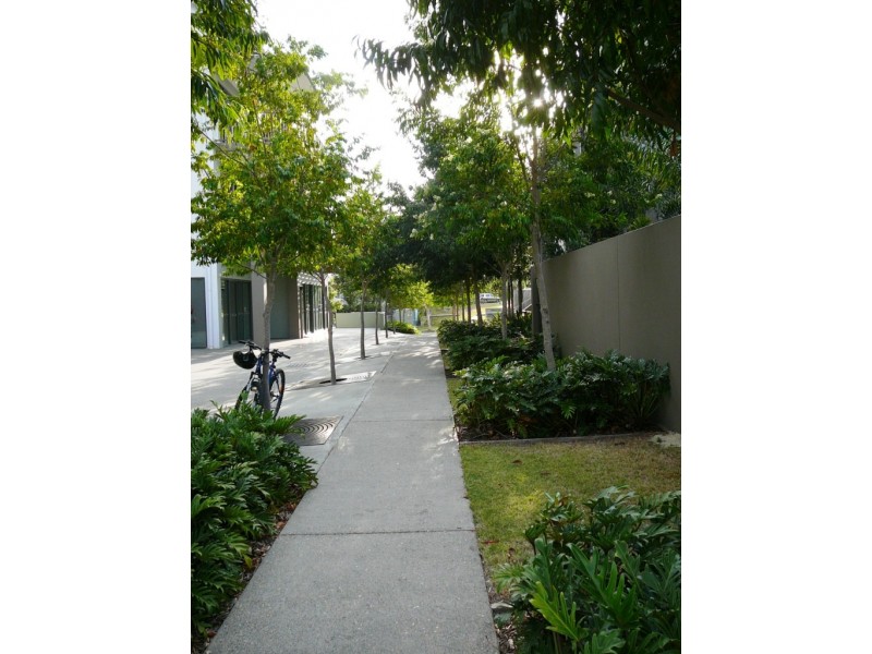 1 Acacia Court, Robina QLD 4226