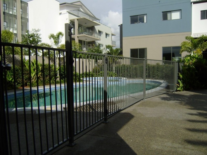 1 Acacia Court, Robina QLD 4226