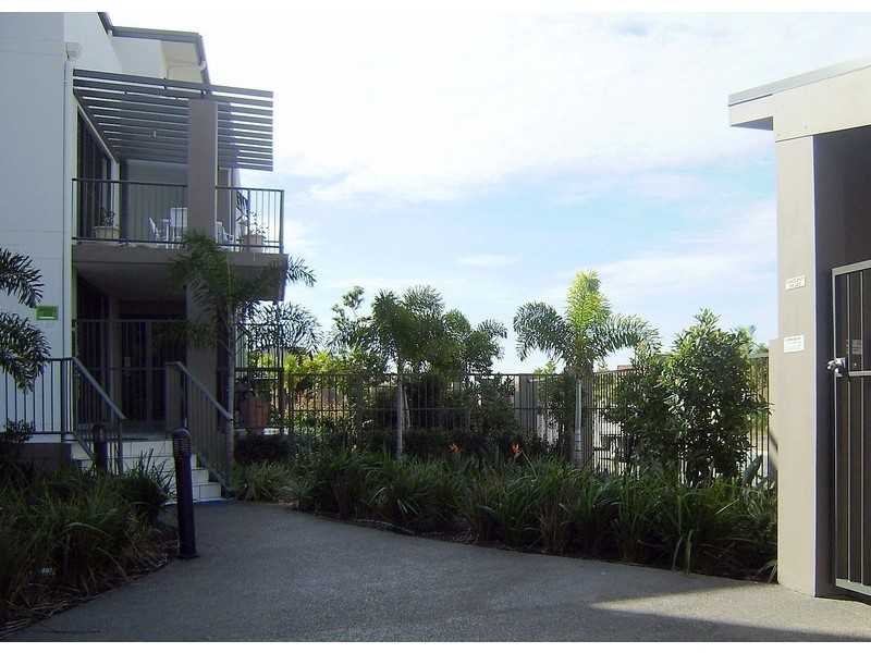 F04/2 Acacia Court, Robina QLD 4226