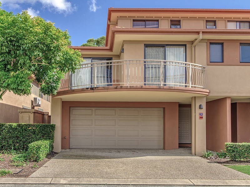 109/4 University Drive, Robina QLD 4226