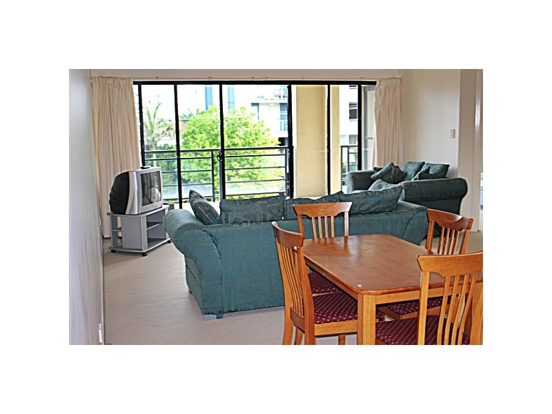 18 11 Grosvenor Road, Indooroopilly QLD 4068