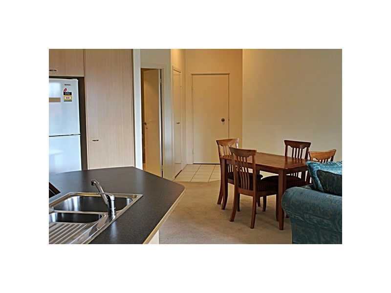 18 11 Grosvenor Road, Indooroopilly QLD 4068