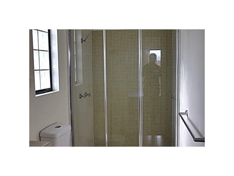 18 11 Grosvenor Road, Indooroopilly QLD 4068