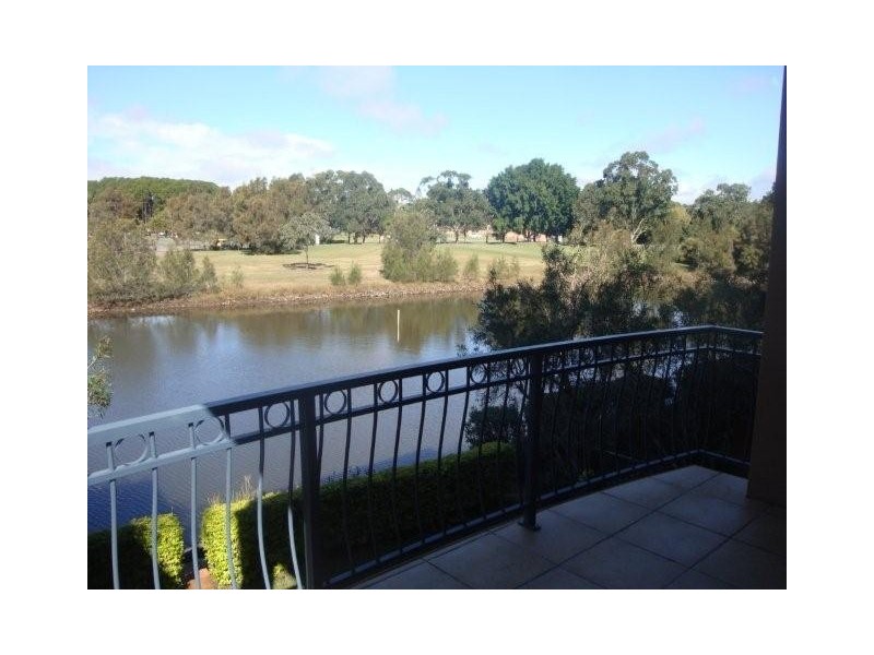 10/4 University Drive, Robina QLD 4226