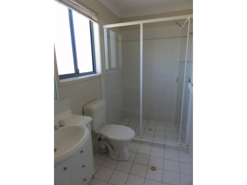 2/2 Studio Drive, Pacific Pines QLD 4211