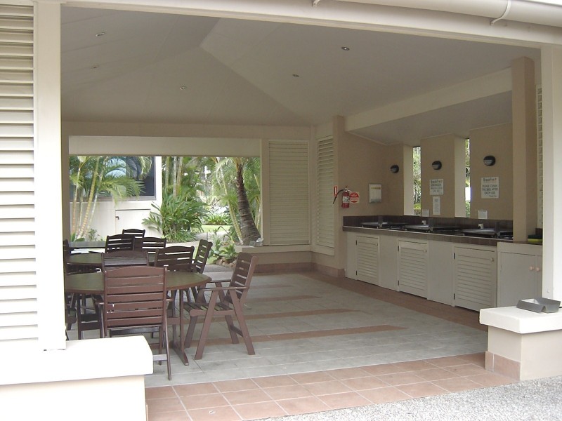 28 Northcliffe Terrace, Surfers Paradise QLD 4217