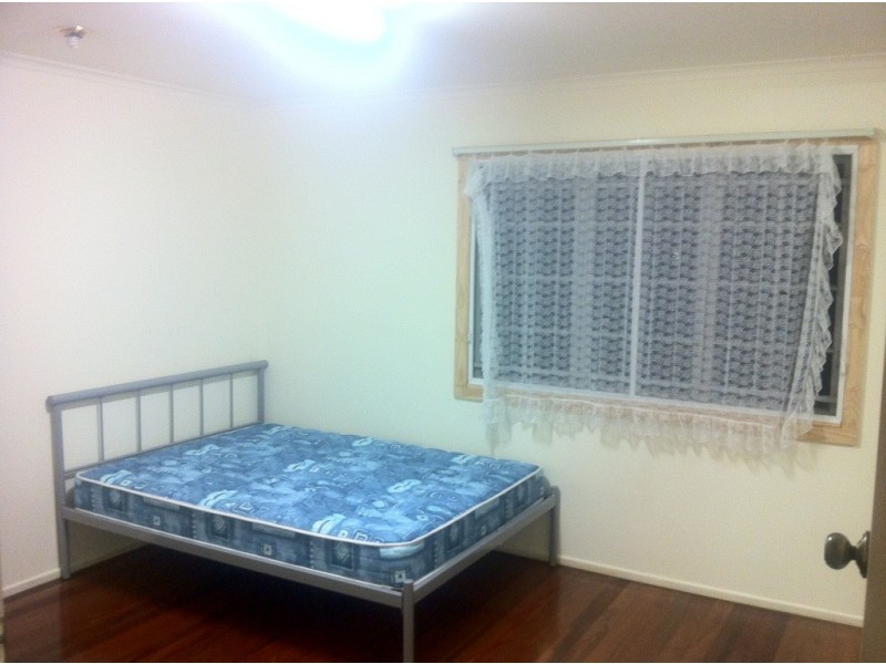 11 Tora Street, Macgregor QLD 4109