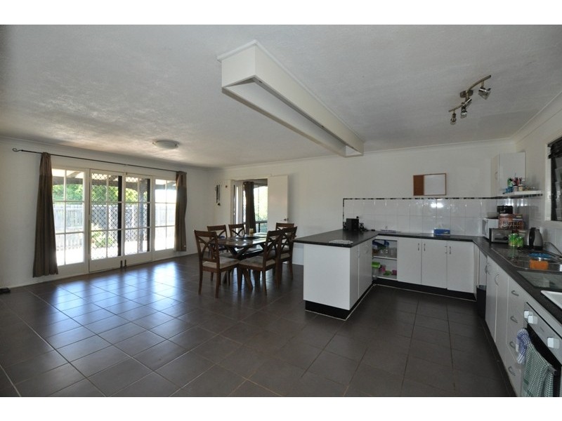 21 Lamberth Rd, Regents Park QLD 4118
