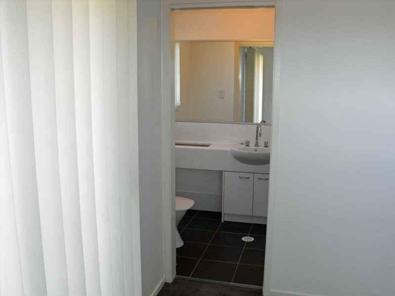 27/2 Meadowbrook Drive, Meadowbrook QLD 4131