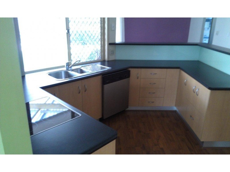 5 Glenalwyn, Holland Park QLD 4121