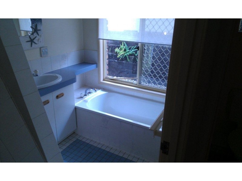 5 Glenalwyn, Holland Park QLD 4121