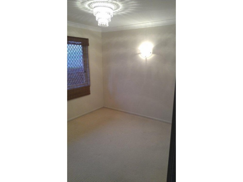 5 Glenalwyn, Holland Park QLD 4121