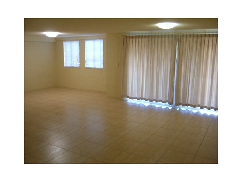 11/4 University Drive, Robina QLD 4226