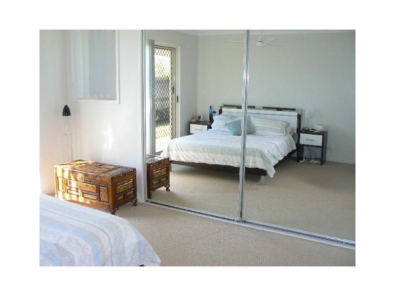 8 Zahner Place, Manly West QLD 4179