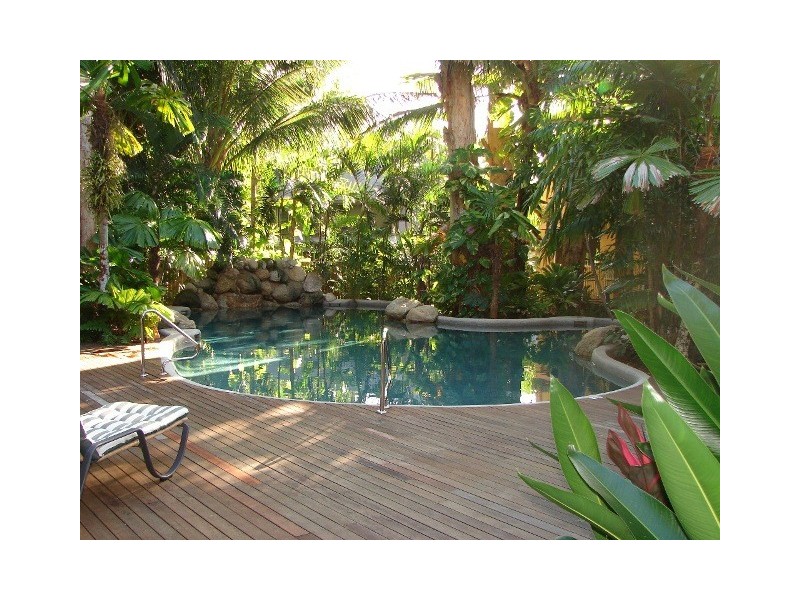 6 Triton Street, Palm Cove QLD 4879