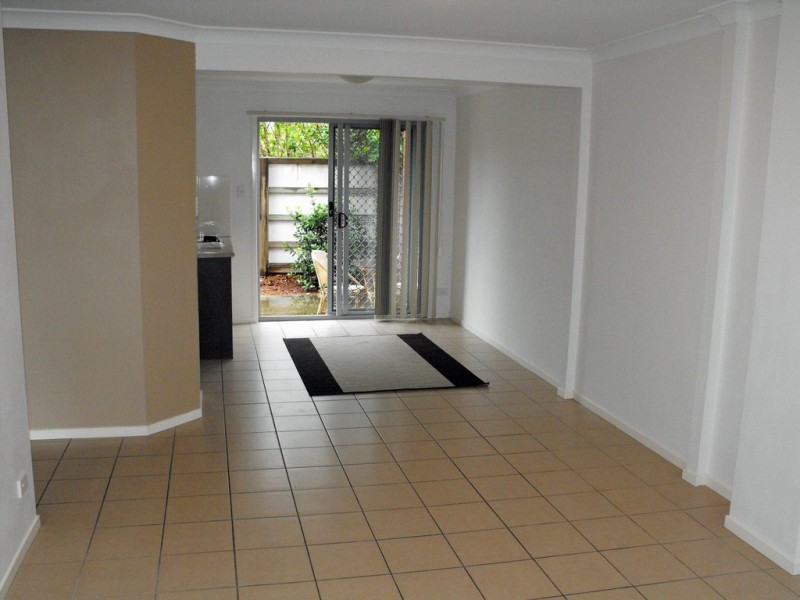 23 / 6 University Drive, Meadowbrook QLD 4131