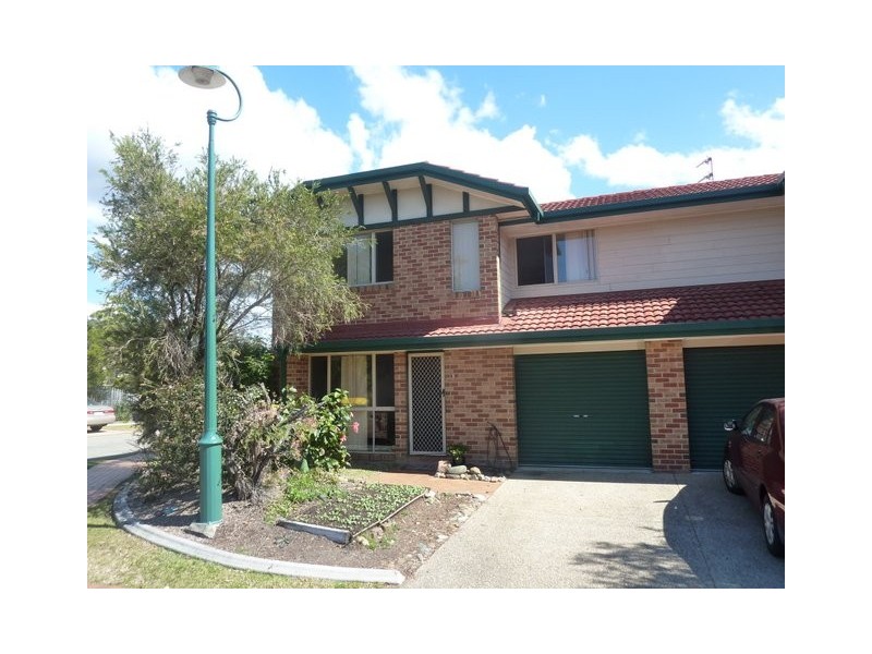 75 Brown, Labrador QLD 4215