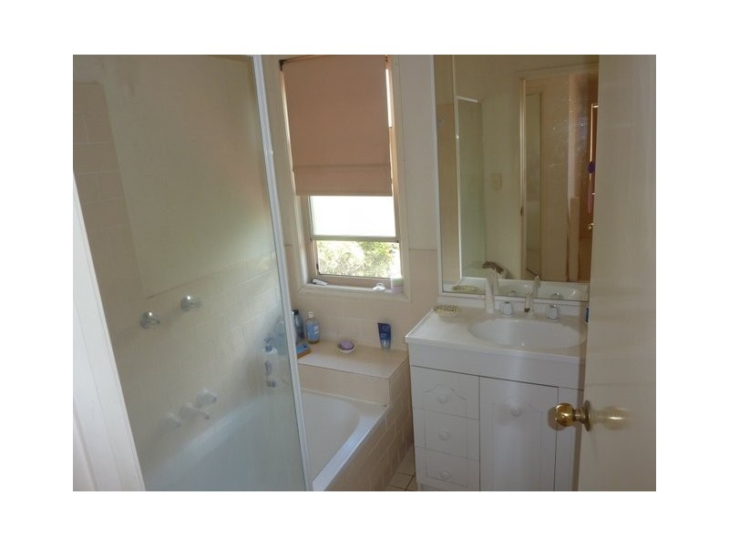 75 Brown, Labrador QLD 4215