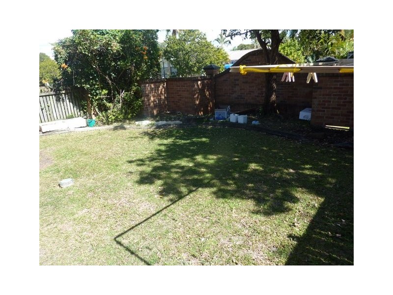 75 Brown, Labrador QLD 4215