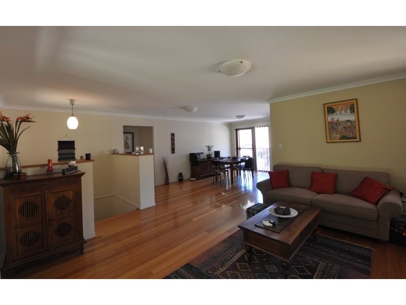 4/9 Pamela Place, Kenmore Hills QLD 4069