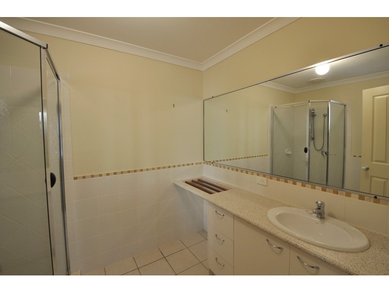 4/9 Pamela Place, Kenmore Hills QLD 4069