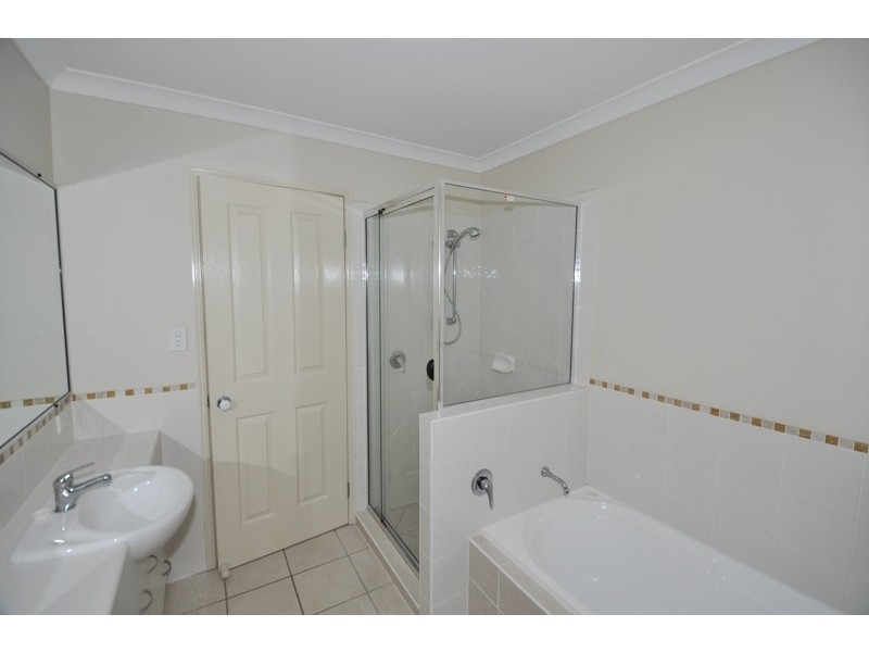 4/9 Pamela Place, Kenmore Hills QLD 4069