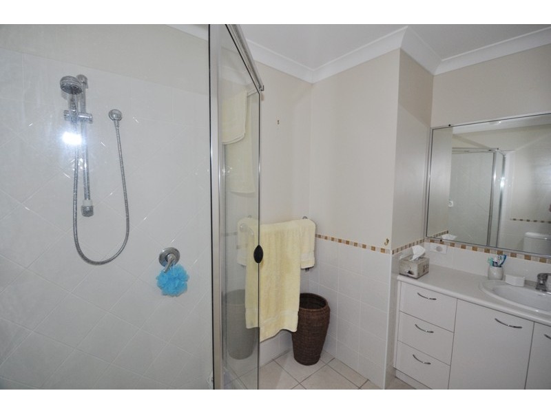 4/9 Pamela Place, Kenmore Hills QLD 4069