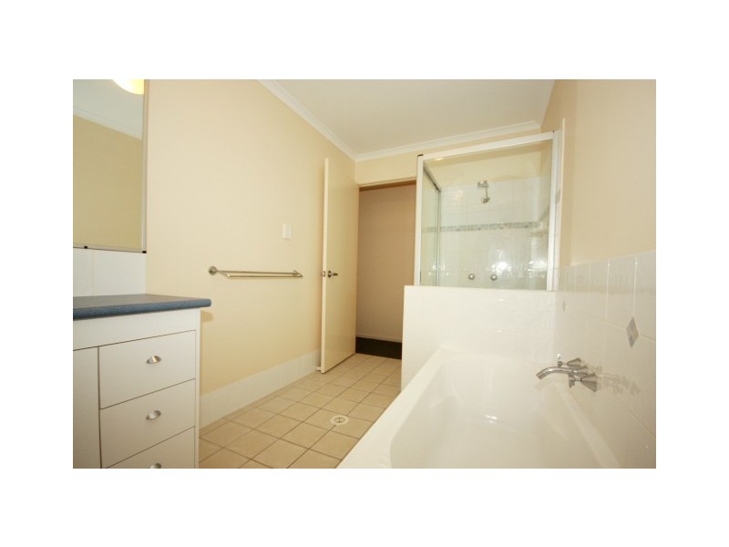 8 Zahner Place, Manly West QLD 4179
