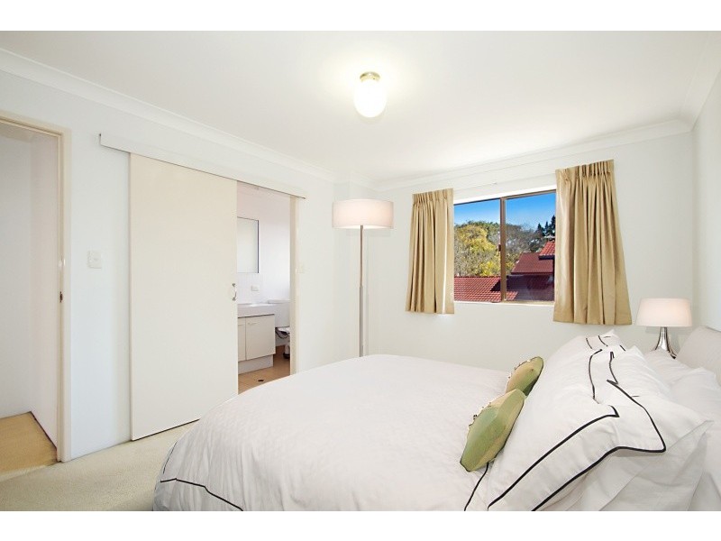 7/87 Macquarie, St Lucia QLD 4067