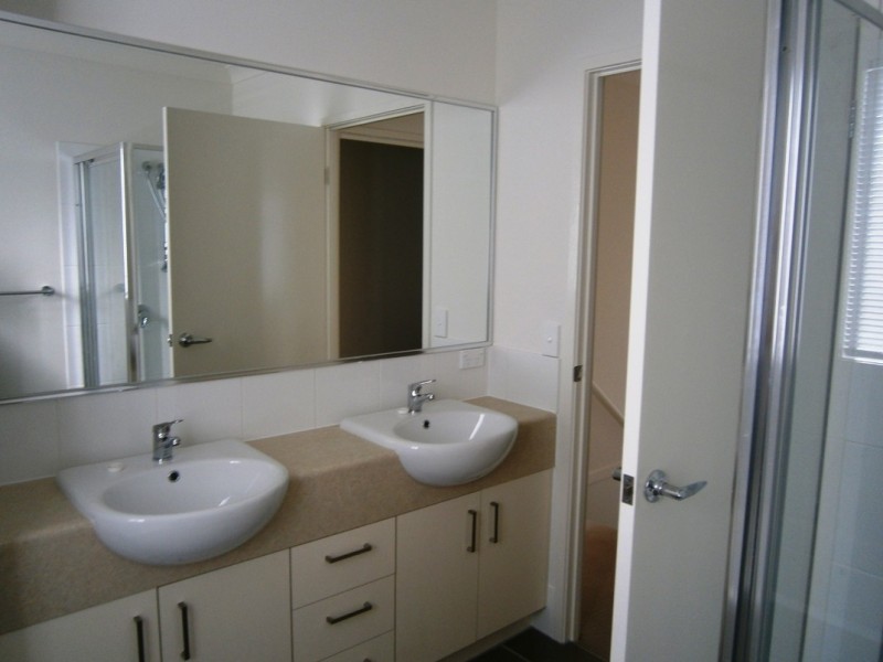 127 Duffield Rd, Kallangur QLD 4503