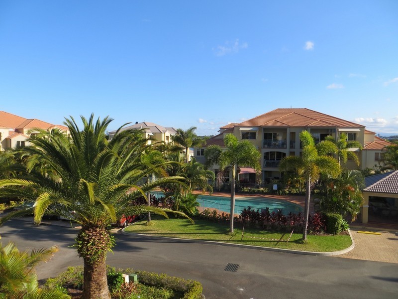 7/82 Limetree Parade, Runaway Bay QLD 4216