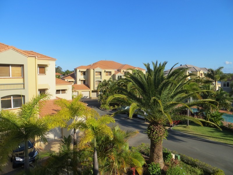 7/82 Limetree Parade, Runaway Bay QLD 4216