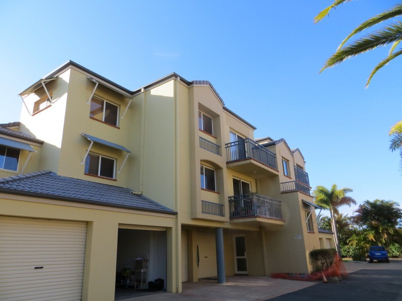 7/82 Limetree Parade, Runaway Bay QLD 4216