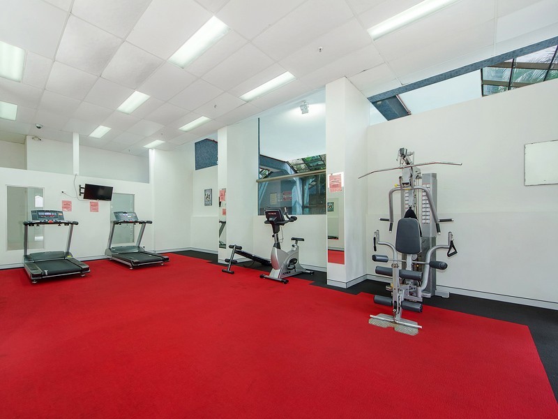 Longbeach 28 Northcliffe Terrace, Surfers Paradise QLD 4217